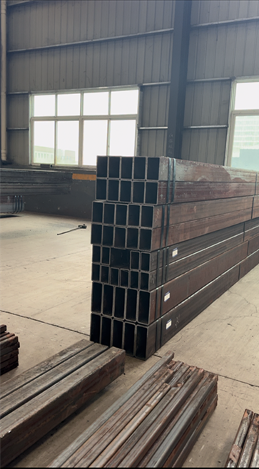 Products Rectangular pipe, seamless metal carbon sq
