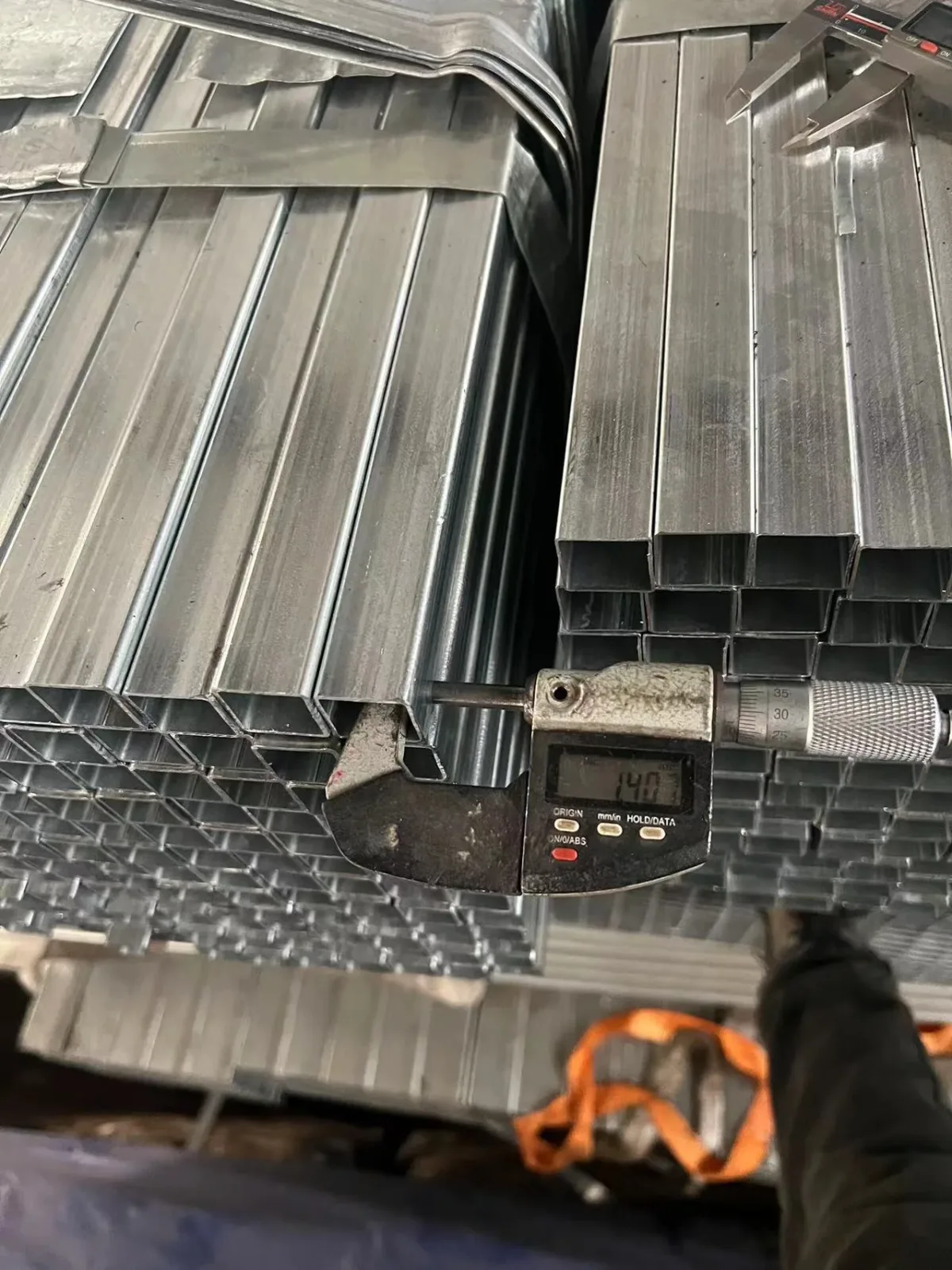 A500 Galvanized Square Steel Pipe 21.3-660mm Factory Direct Supplier - Image 3
