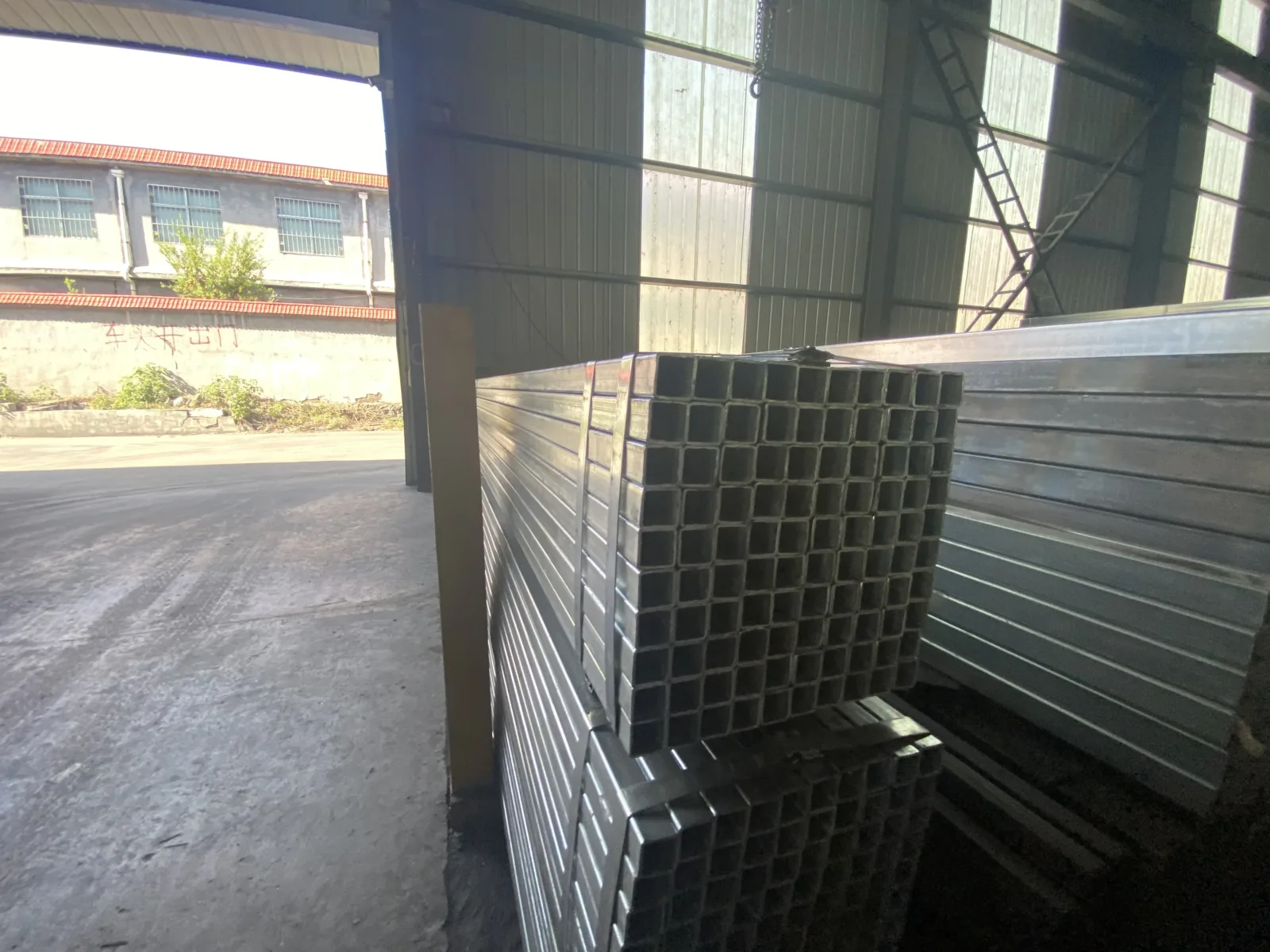 Q235 Black Rectangular Steel Tube 20x40-300x500mm EN10219 Factory Direct Supplier - Image 5