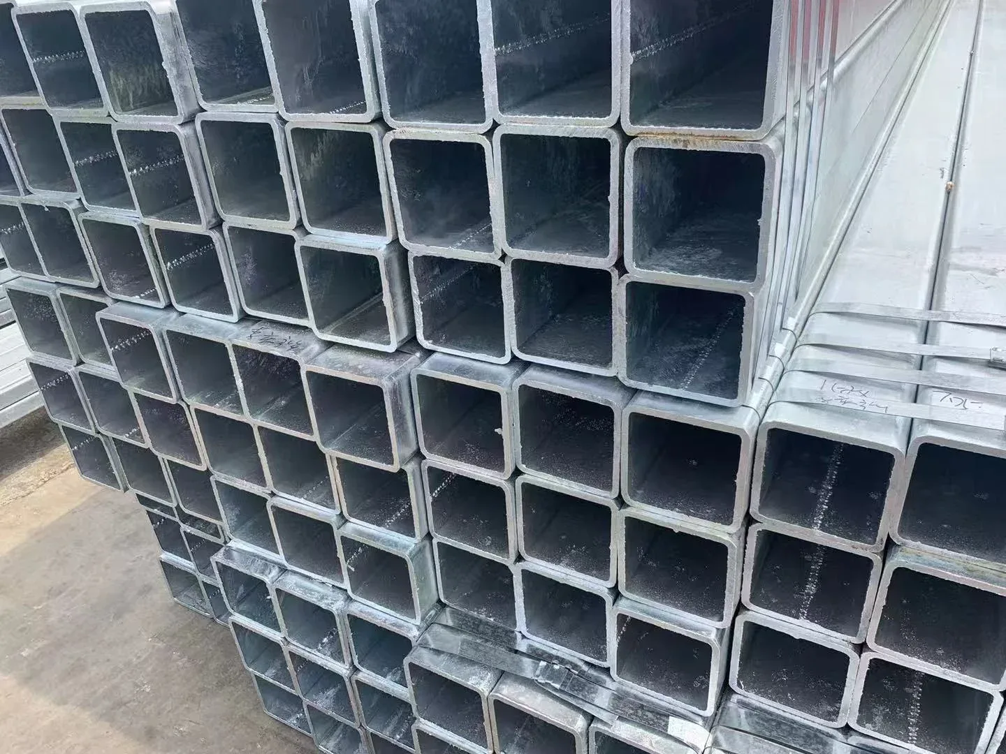 Q235B ASTM A36 Galvanized Square Rectangular Steel Tube Supplier - Image 2