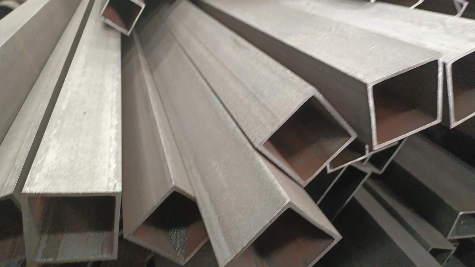 Q235B Galvanized Square Steel Tube 20-500mm Factory Direct Supplier - Image 4